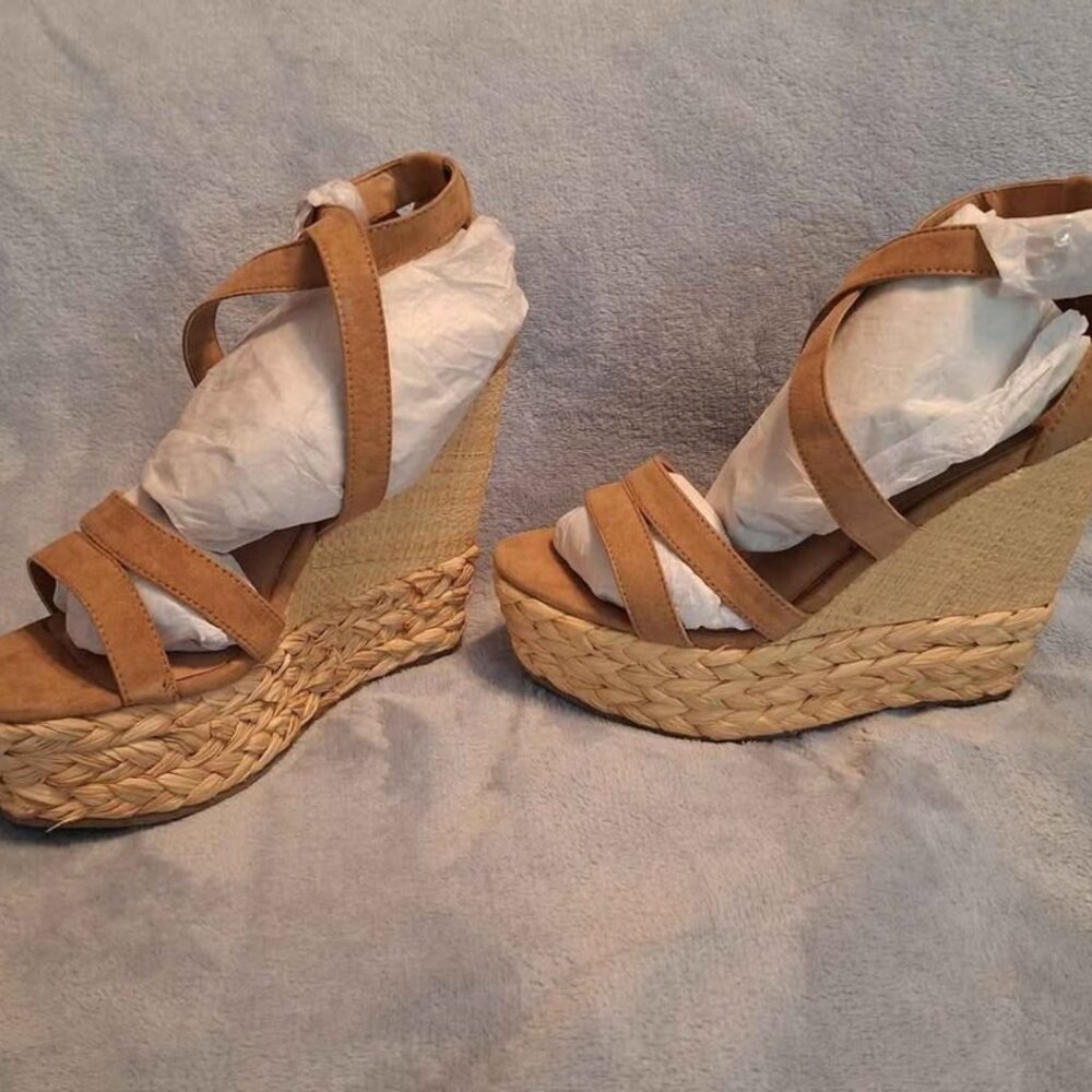 High heel sandals size 6